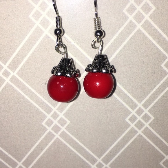 ⭐️Red dangle earrings - Picture 1 of 1